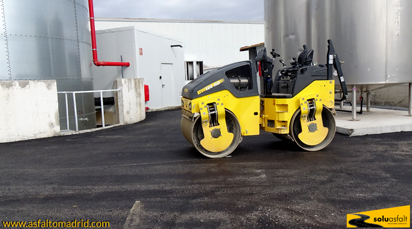 Compactación de pavimento asfáltico con maquinaria