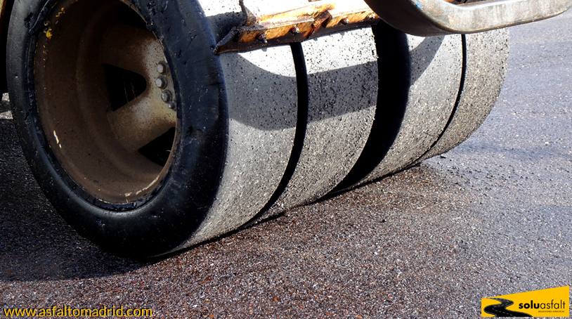 Compactación de asfalto con rodillo