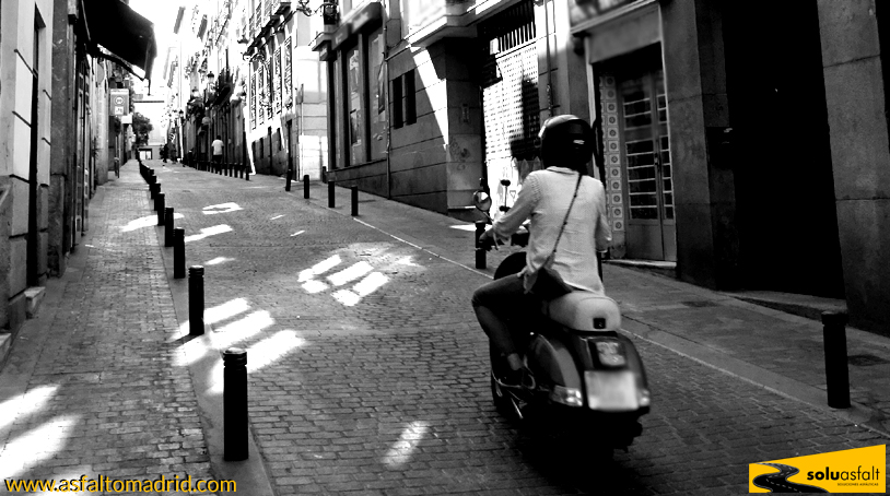 Pavimento con adoquines en casco histórico.